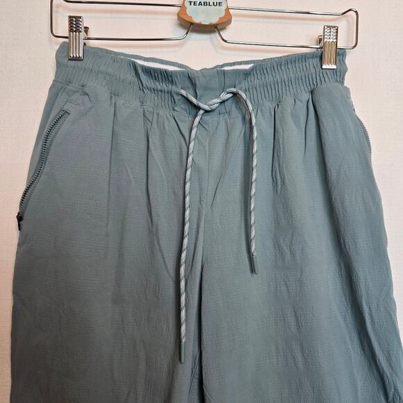 Athleta Trekkie Straight Crop Pant – Minimalistic Green 4 Ripstop Travel - Picture 9 of 14